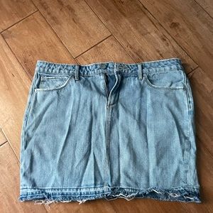 Light denim skirt!